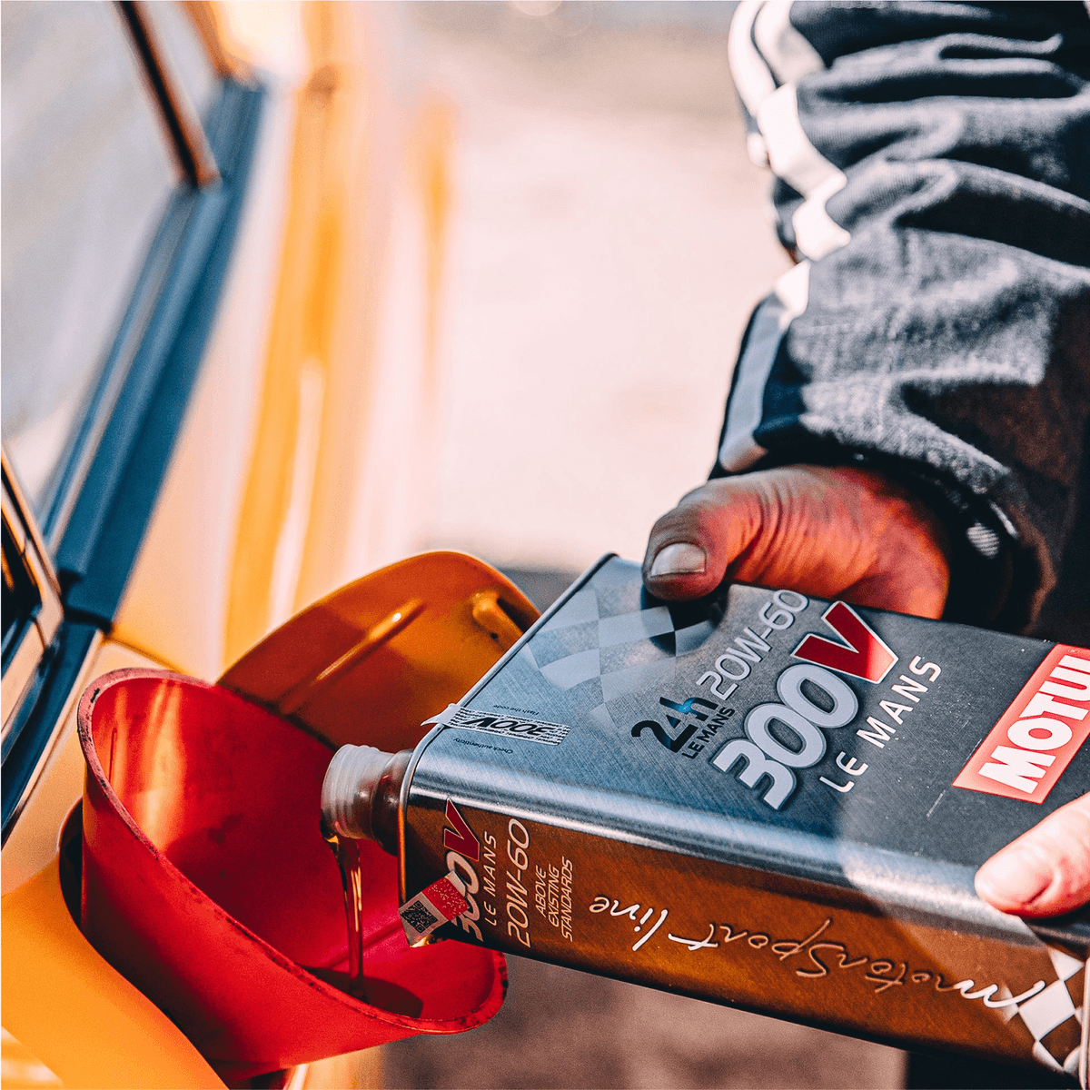 MOTUL 300V 엔진오일과 오일드랍 작업 이미지